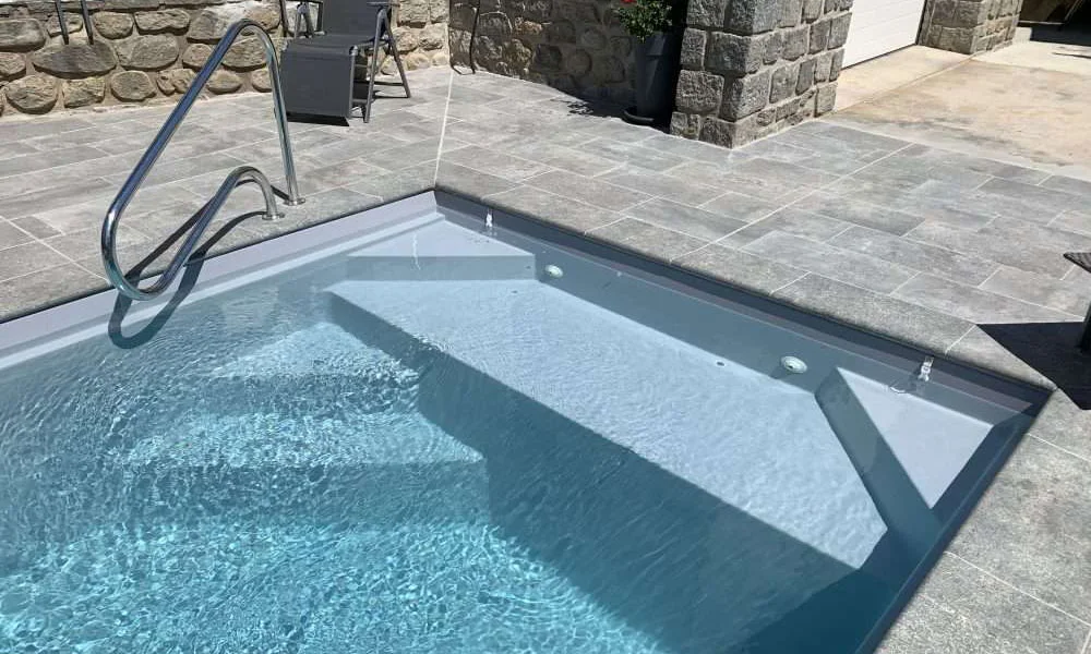 Aquanur construcción de piscina de poliéster