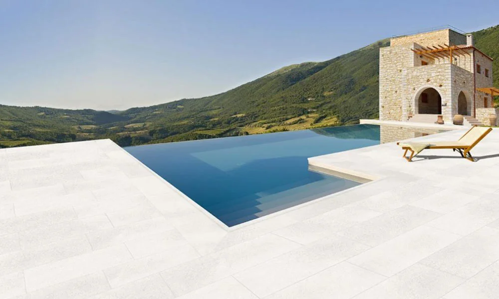Aquanur construcción de piscina infinity o infinita.